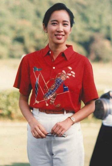 何晶洁为罗康瑞生儿育女他却恋霍启刚母亲30年抛弃发妻