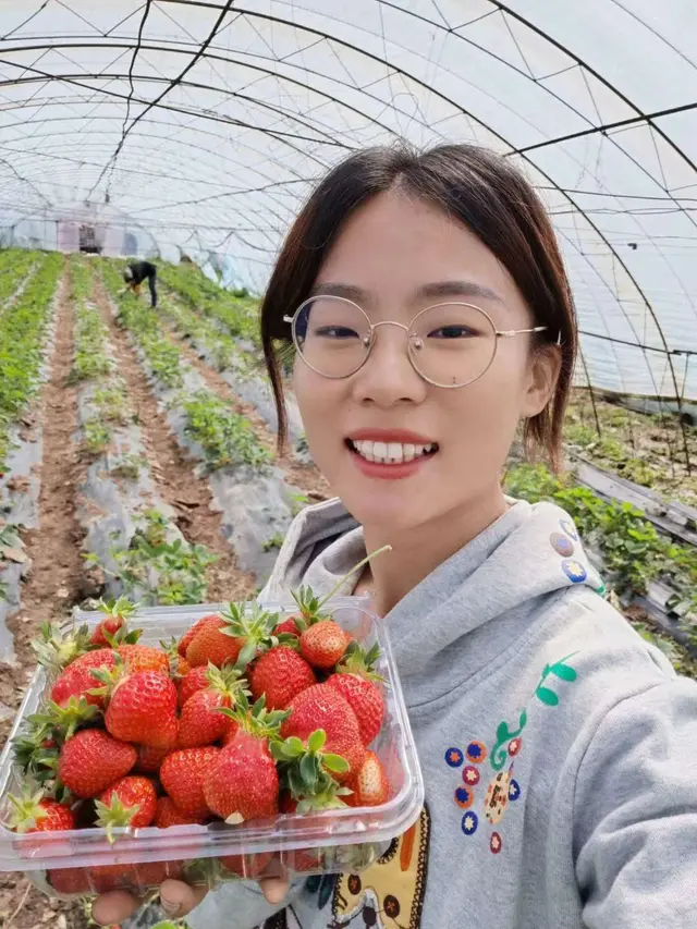 211大学90后工科女生,从农盲到农村致富带头人,故事很动人