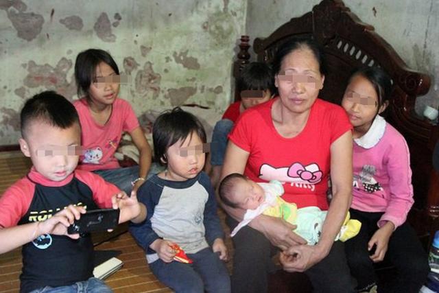 越南女子29岁生8个孩子，孩子长的都好看，可她生的越多老的越快